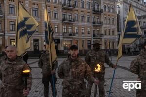 Символ "Азову" – поєднання літер I та N у староукраїнському написанні, що означають слова "ідея нації", пояснюють у полку