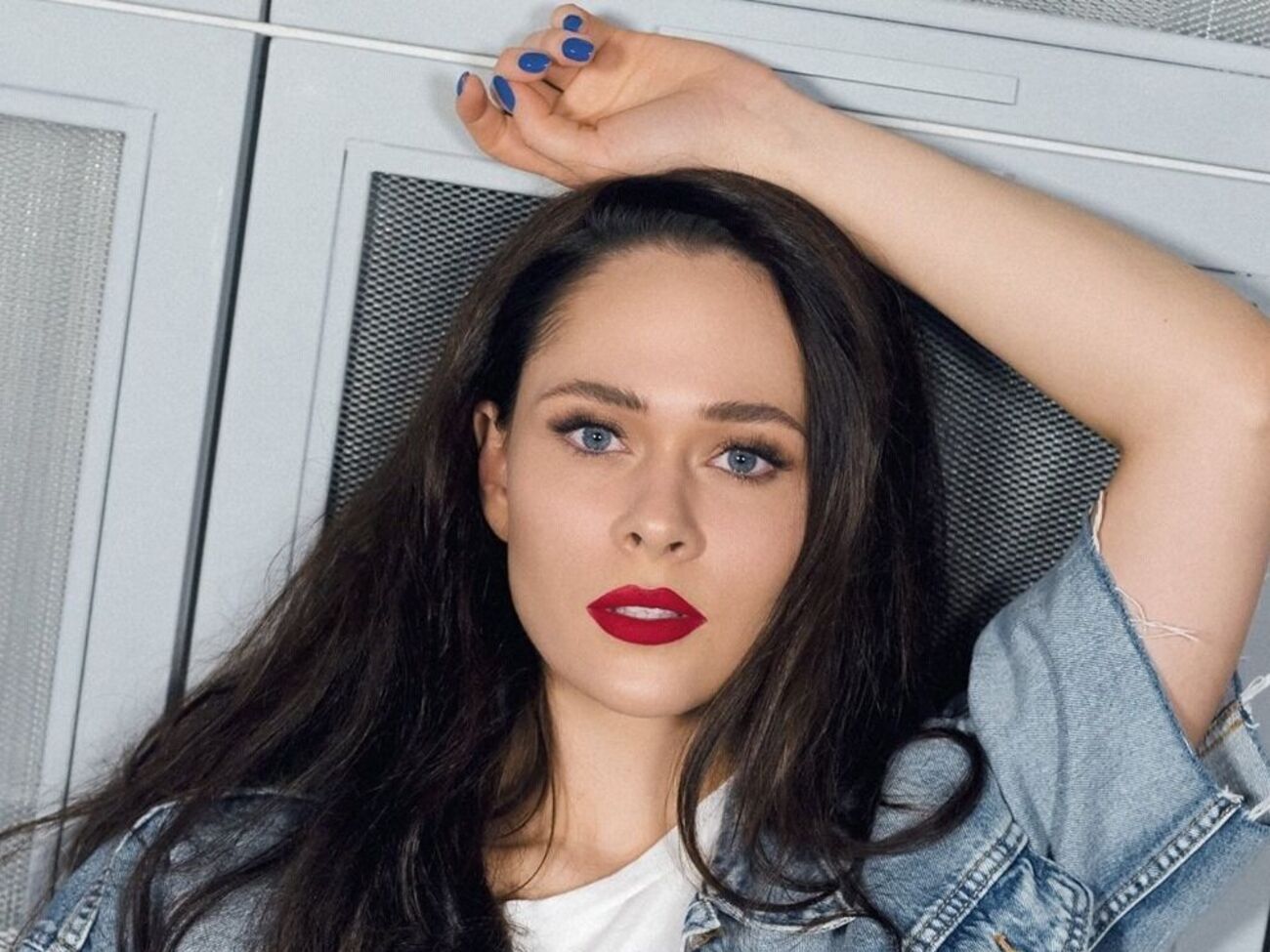 Санина после нападения РФ на Украину уехала за границу