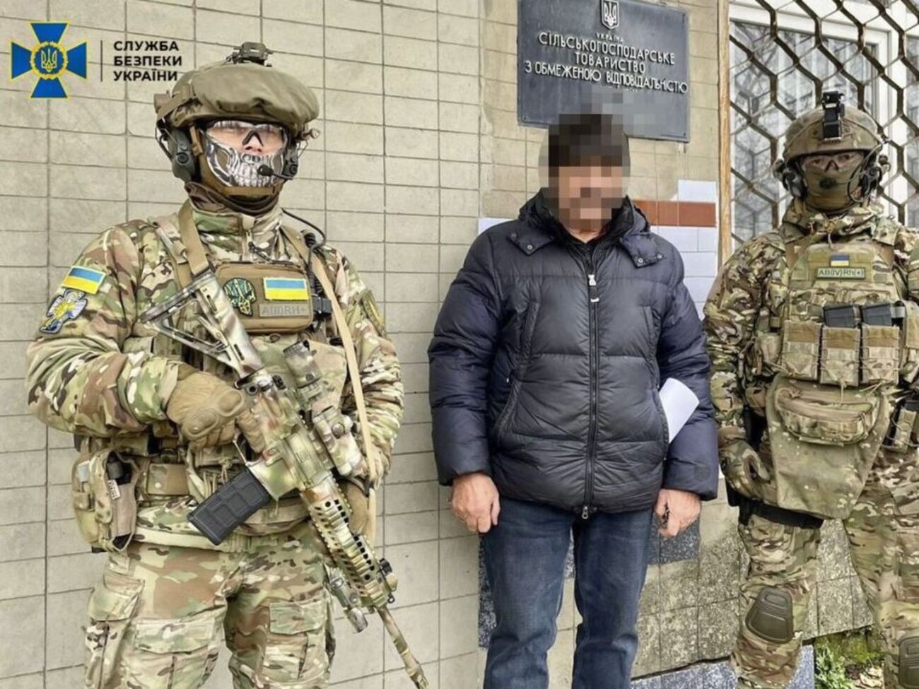 По данным СБУ, во время захвата части региона депутат одним из первых пошел на сотрудничество с оккупантами