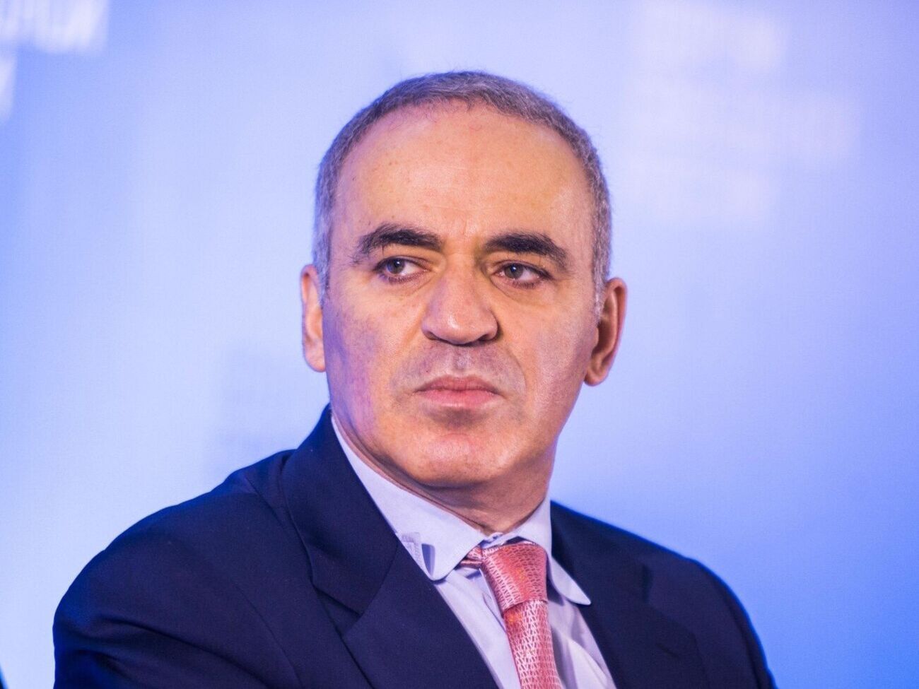 Каспаров: Мысль о том, что Запад всегда будет сбрасывать карты – вот принципиальная ошибка, которую допускали диктаторы всегда, и Путин, естественно, не мог ее избежать