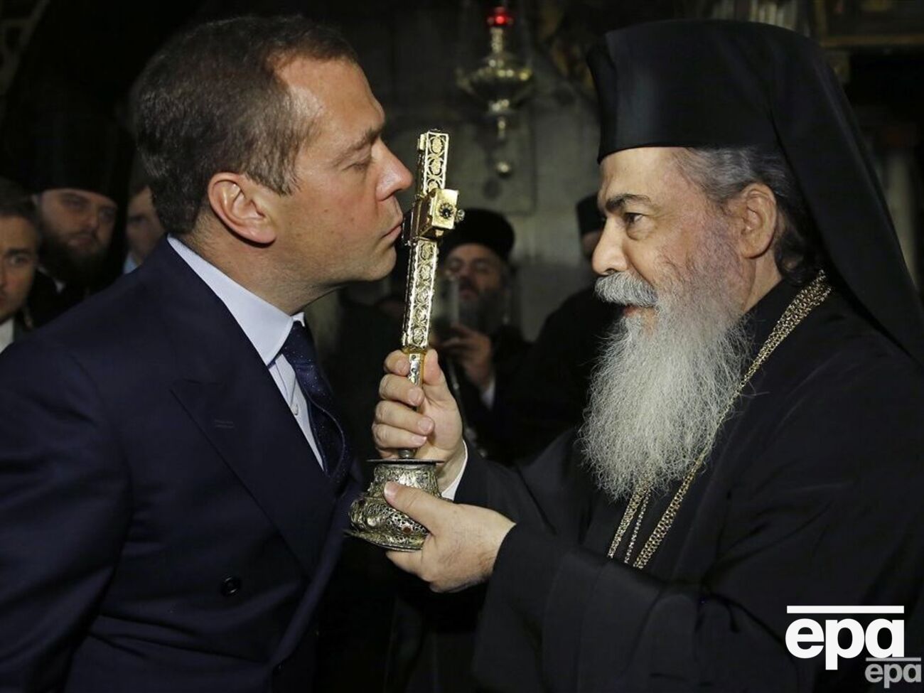 Медведєв (ліворуч) розповів про липкий сон і тужливий морок, який струсила із себе Росія