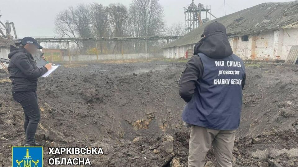 За даними слідства, 4 листопада російські окупанти завдали ракетного удару по селищу Шевченкове Куп'янського району