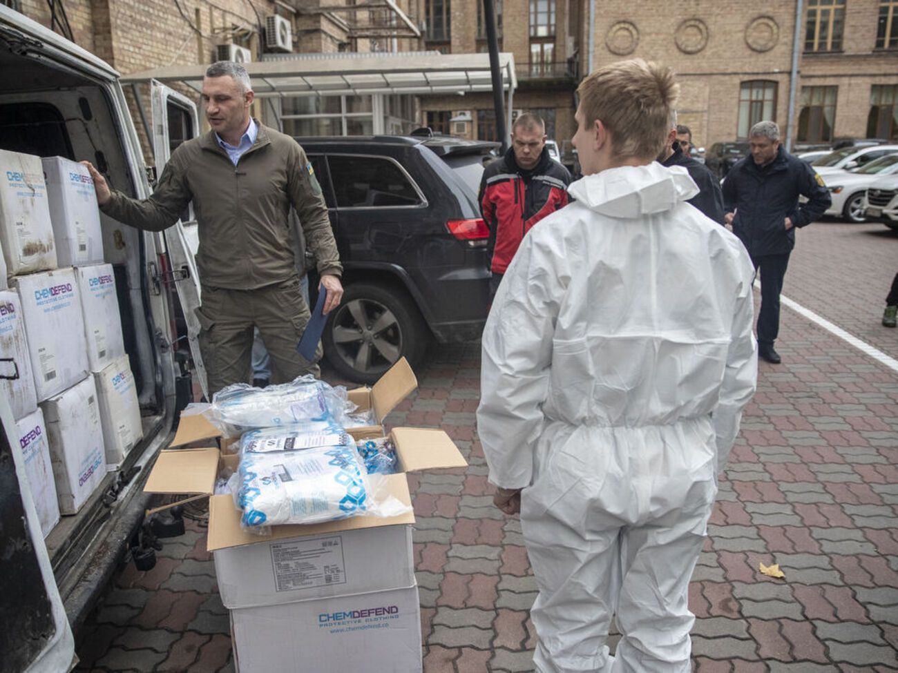 Віталій Кличко: Ці засоби спецзахисту мають бути у рятувальних служб в умовах, коли Росія продовжує ядерний шантаж