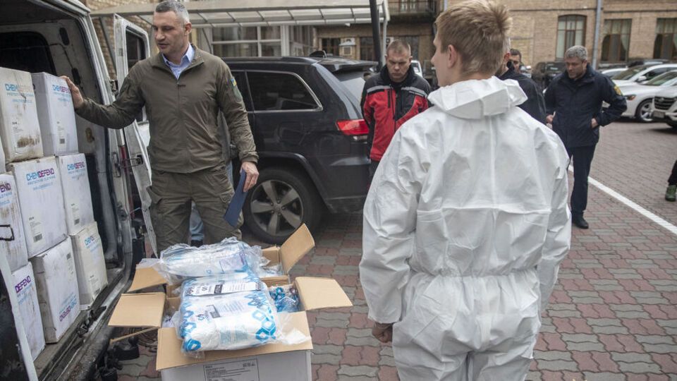 Виталий Кличко: Эти средства спецзащиты должны быть у спасательных служб в условиях, когда Россия продолжает ядерный шантаж