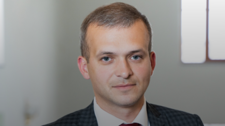 Лозинський із травня 2020 року обіймав посаду першого заступника глави Мінрегіону
