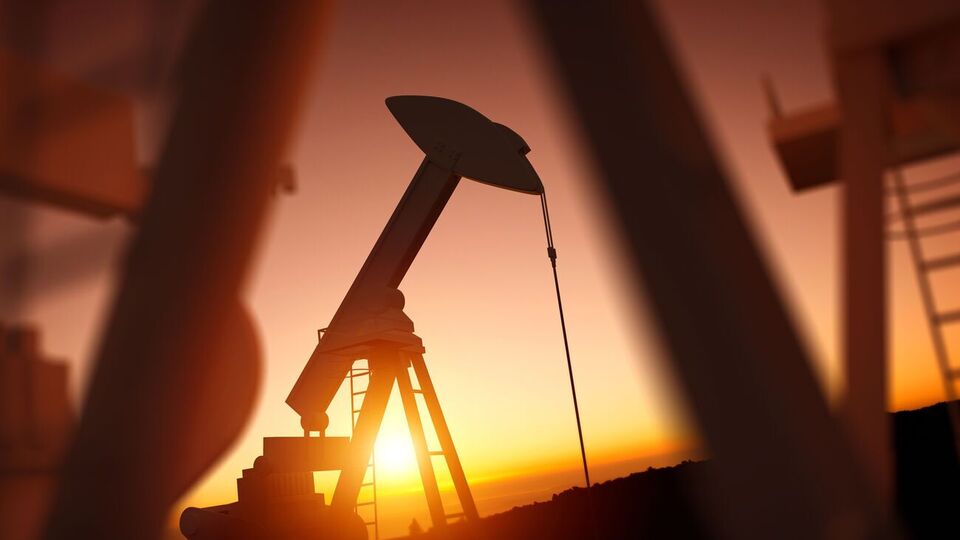 Потолок цен на нефть будет регулярно пересматриваться, заявил собеседник Reuters