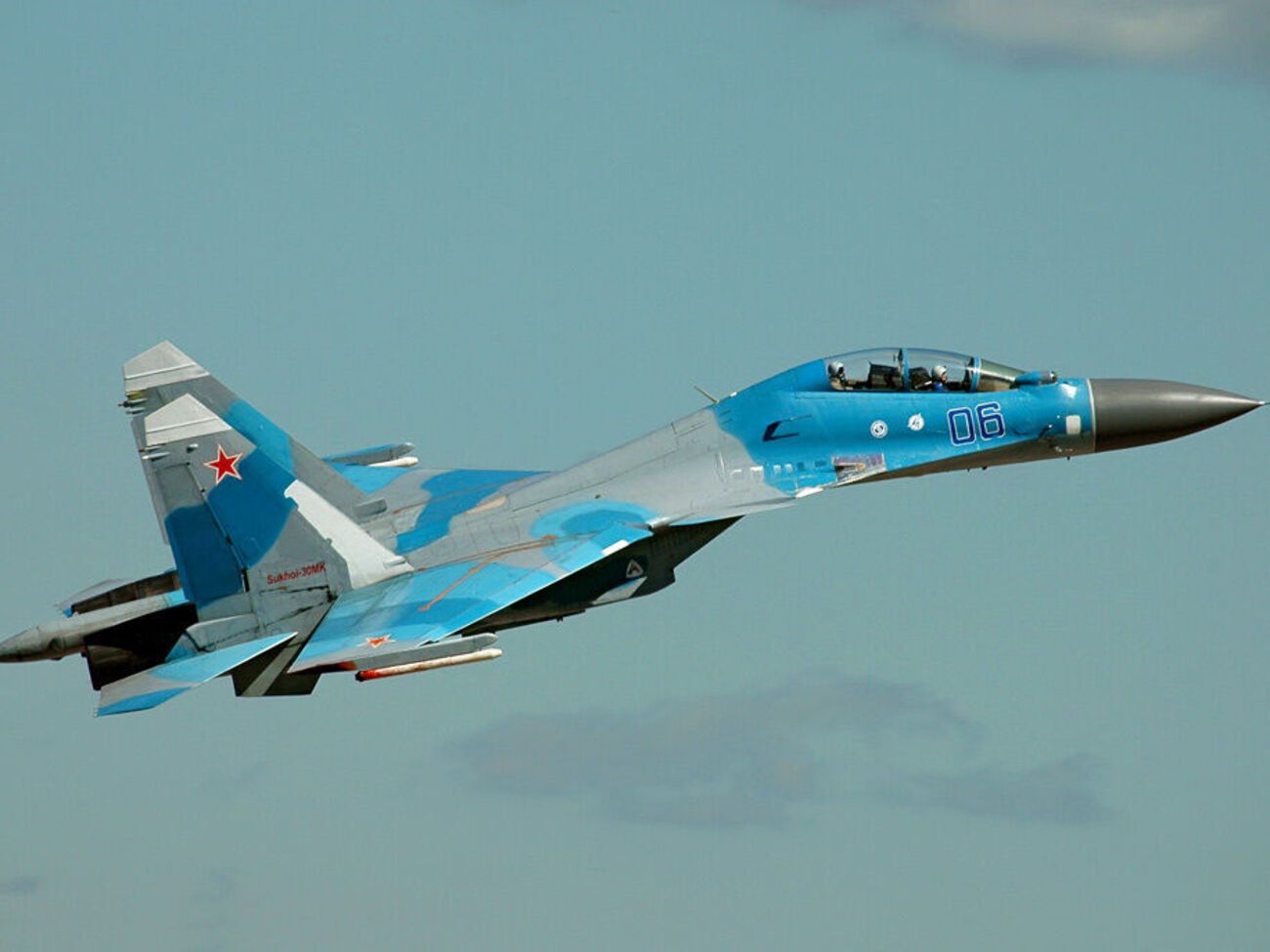 Ворог і надалі завдає ударів по критичній інфраструктурі і житлах цивільного населення в Україні, зазначили у Генштабі