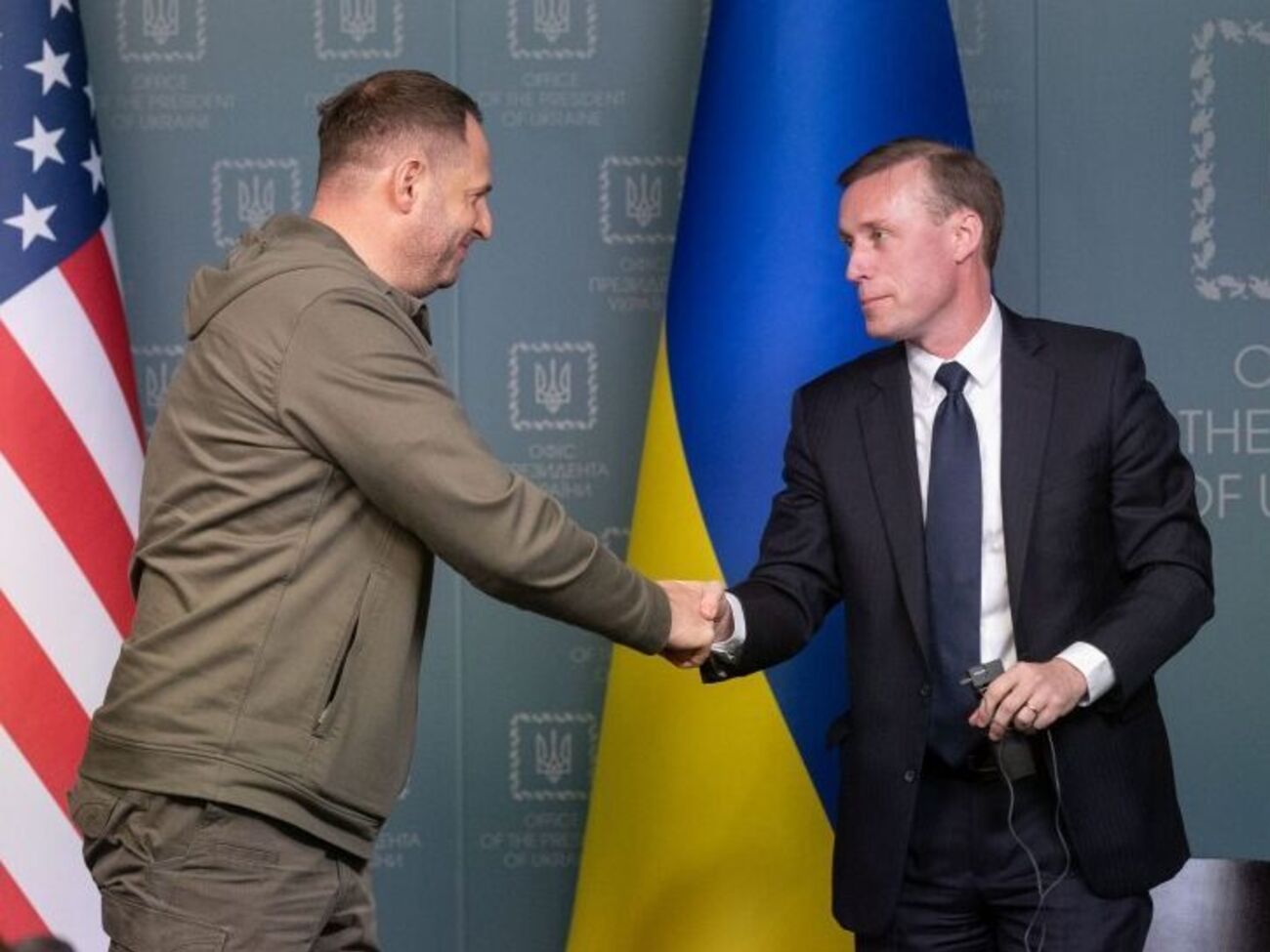 Салливан (справа) назвал переговоры с Ермаком (слева) и Зеленским "глубинными"