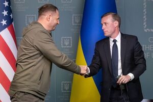 Салливан (справа) назвал переговоры с Ермаком (слева) и Зеленским "глубинными"