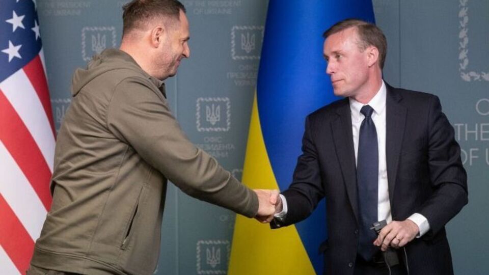 Салліван (праворуч) назвав переговори із Єрмаком (ліворуч) і Зеленським "глибинними"