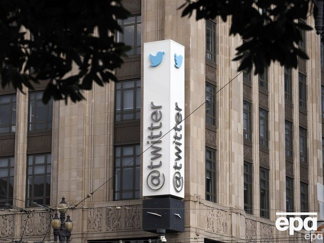 Сделку по покупке Twitter Маск завершил 27 октября