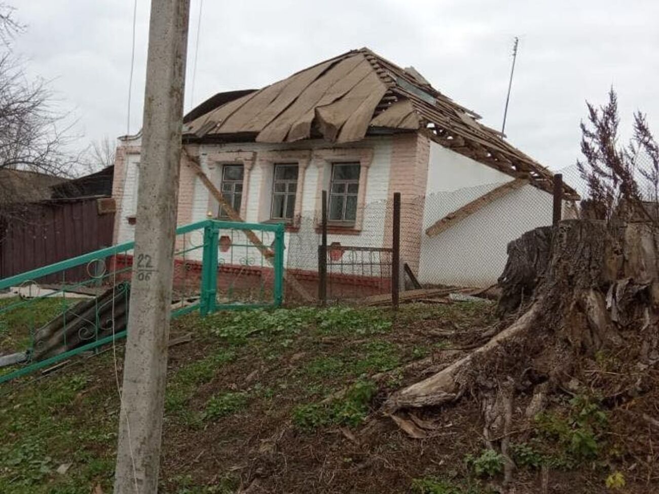 В Белопольской общине повреждены по меньшей мере три жилых дома, рассказал Живицкий