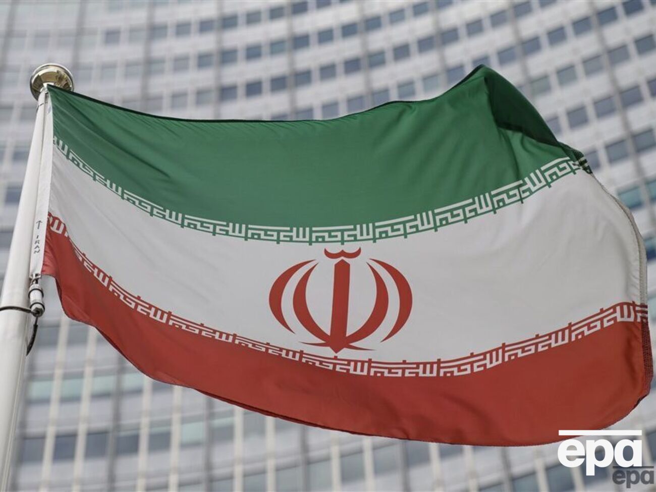 CNN обращает внимание, что публично Кремль выступает против владения Ираном ядерным оружием