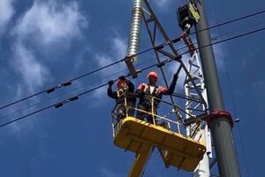 По данным министерства энергетики, в результате обстрелов в Украине повреждено около 40% энергетической инфраструктуры