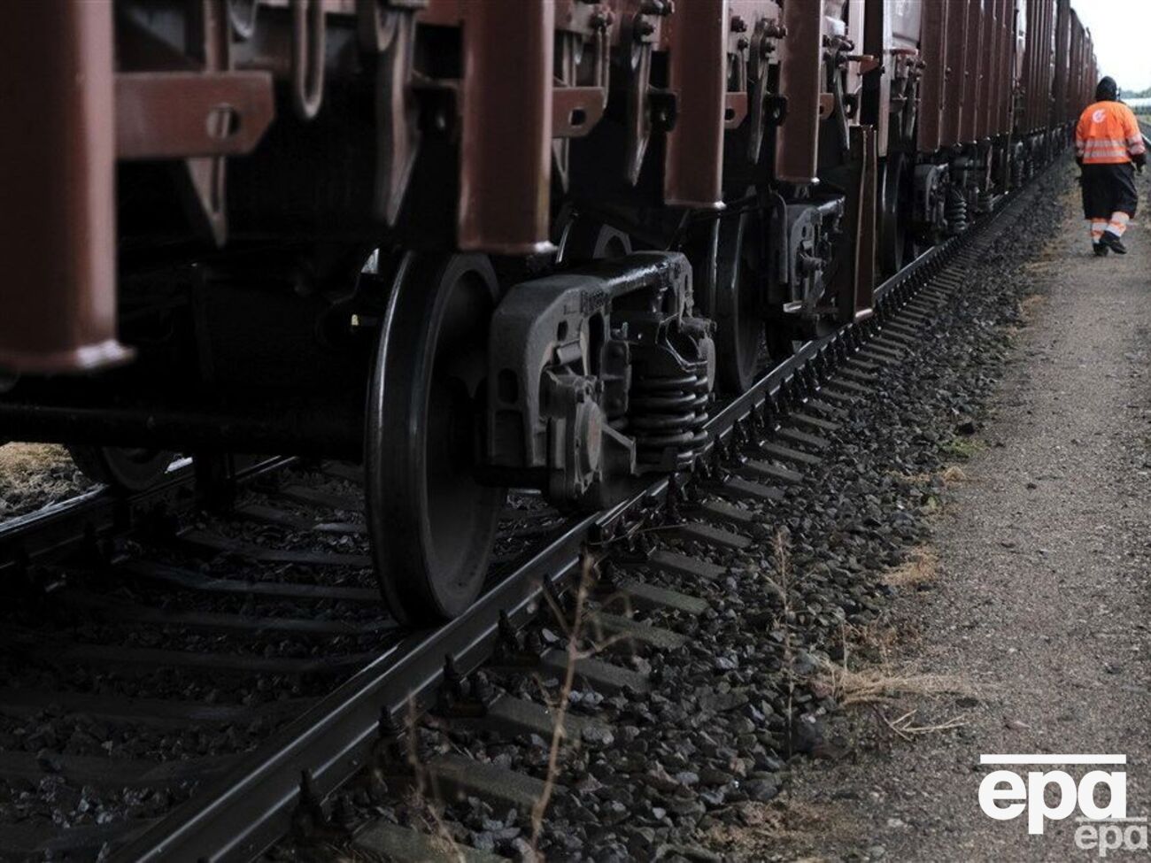 Из Северной Кореи прибыли несколько крытых вагонов