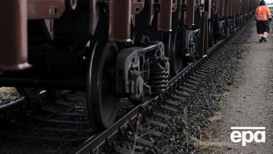 Із Північної Кореї прибуло кілька критих вагонів