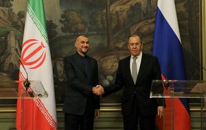Амир Абдоллахиян (слева, на фото он с министром иностранных дел России Сергеем Лавровым) заявил, что Иран по-прежнему является сторонником прекращения войны в Украине