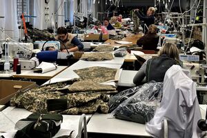 Доправлення в Україну першої партії зимового одягу, який роблять за стандартами НАТО, планують "найближчим часом", зазначив посол у Латвії