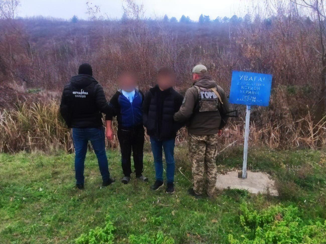 Военное положение подразумевает запрет на выезд за границу мужчин&nbsp;в возрасте 18&ndash;60 лет, кроме особо оговоренных условий