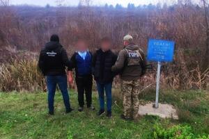 Воєнний стан передбачає заборону на виїзд за кордон чоловіків віком 18–60 років, окрім особливих умов