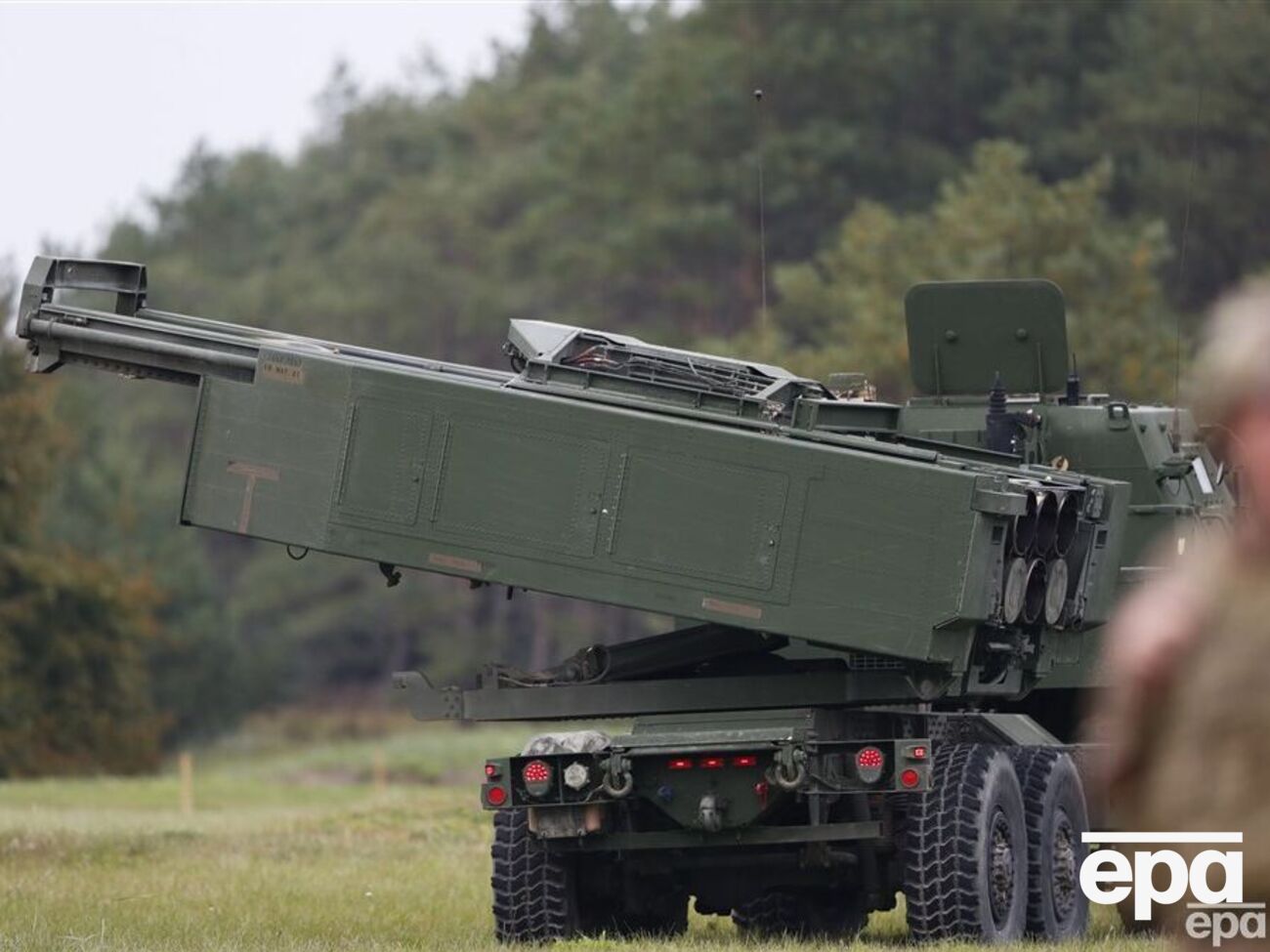 США поставили Украине 20 высокомобильных РСЗО HIMARS