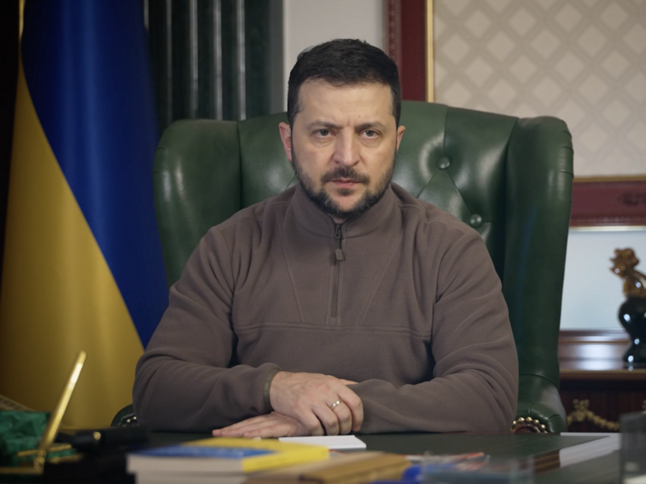 Для України на внески купують дрони, гелікоптери, машини для розмінування, десятки "швидких", розповів Зеленський