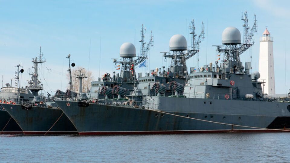Российский флот в Черном море оказался очень уязвим, считает Яковина. Даже в гавани
