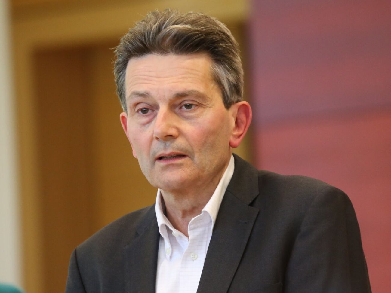 Мютцених утверждает, что ему поступают угрозы