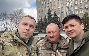 Кім (праворуч) разом із генералом Марченком (по центру) на своєму рівні організували систему ППО, зазначив Костенко (ліворуч)
