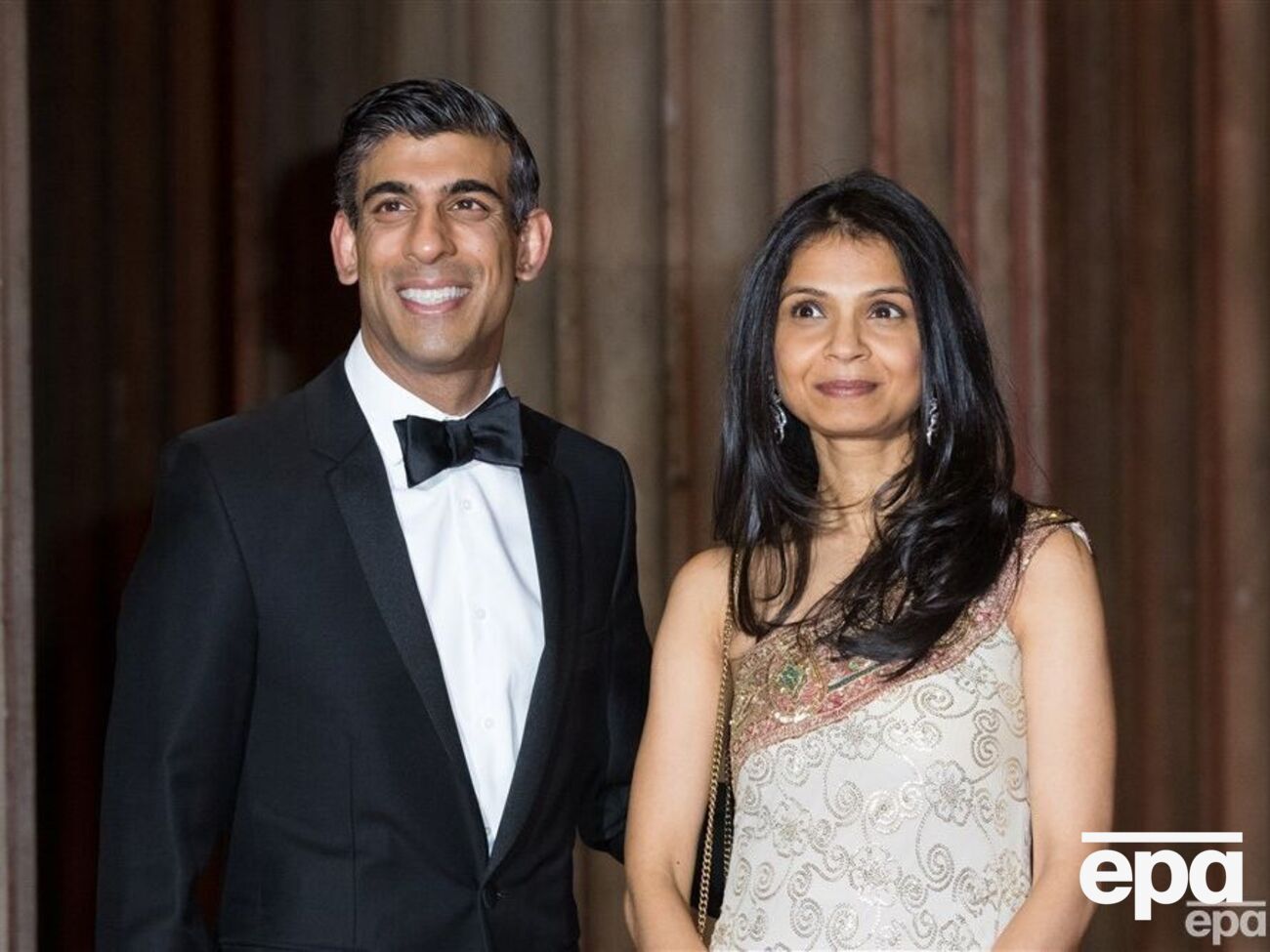 Дружина британського прем'єра володіє менше ніж 1% акцій Infosys, пише The Guardian. Сама фірма заявляє, що припинила роботу з клієнтами у РФ і виводить персонал, який залишився