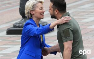 Фон дер Ляйен отметила, что "хорошо оставаться на связи с Зеленским"