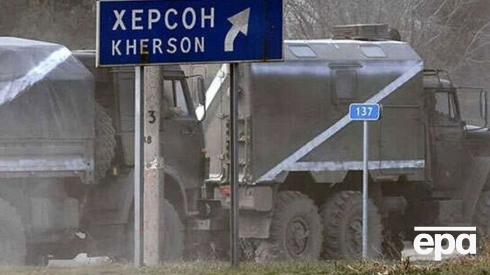 С военной точки зрения, удерживать плацдарм в районе Херсона оккупантам нет смысла, считает Костенко
