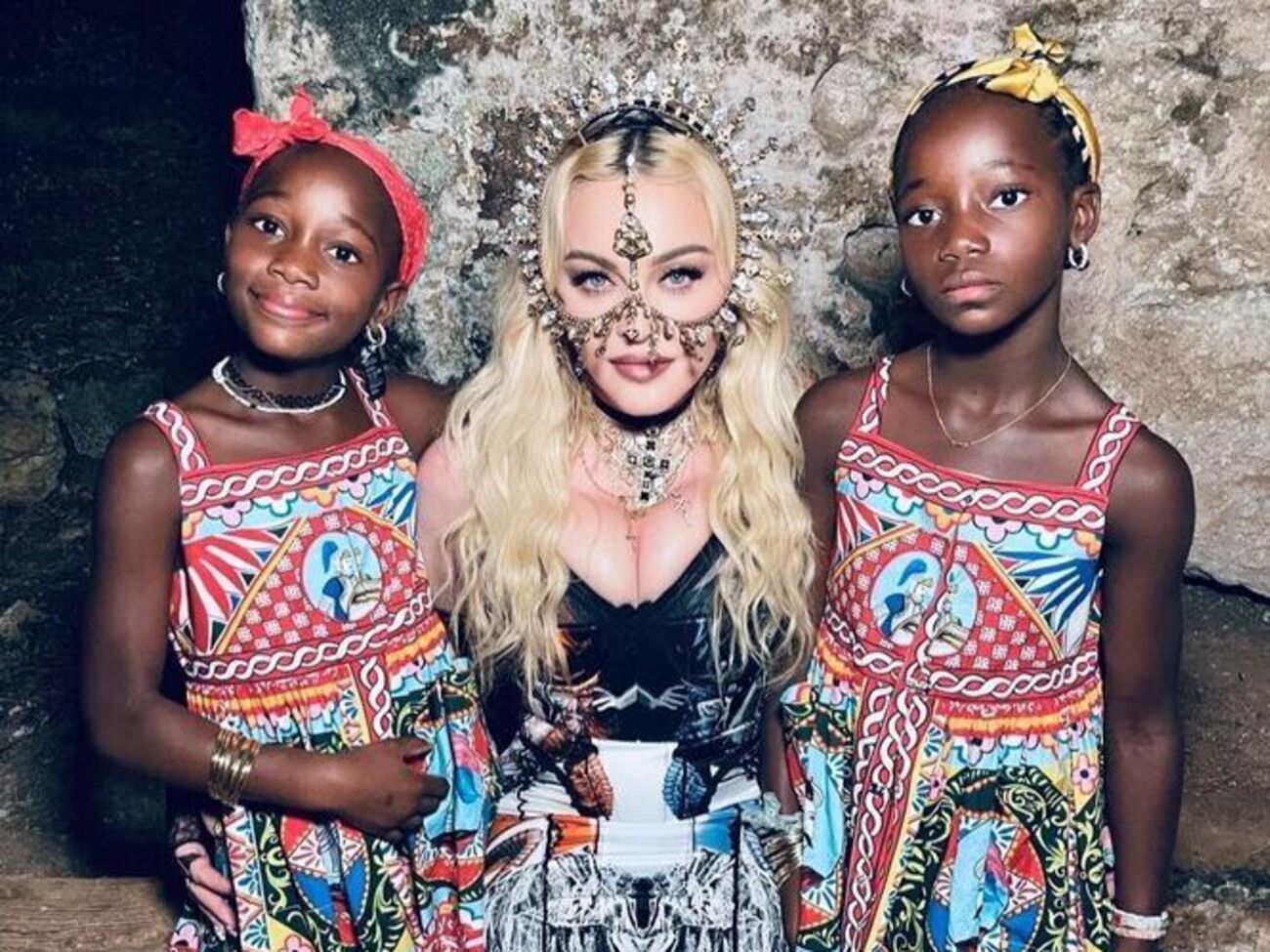 Двойняшки, которых удочерила Мадонна, &ndash; уроженки африканского государства Малави
