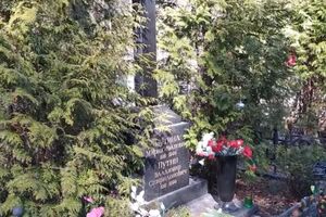 На могилі батьків Путіна залишали антивоєнні послання щонайменше двічі цієї осені