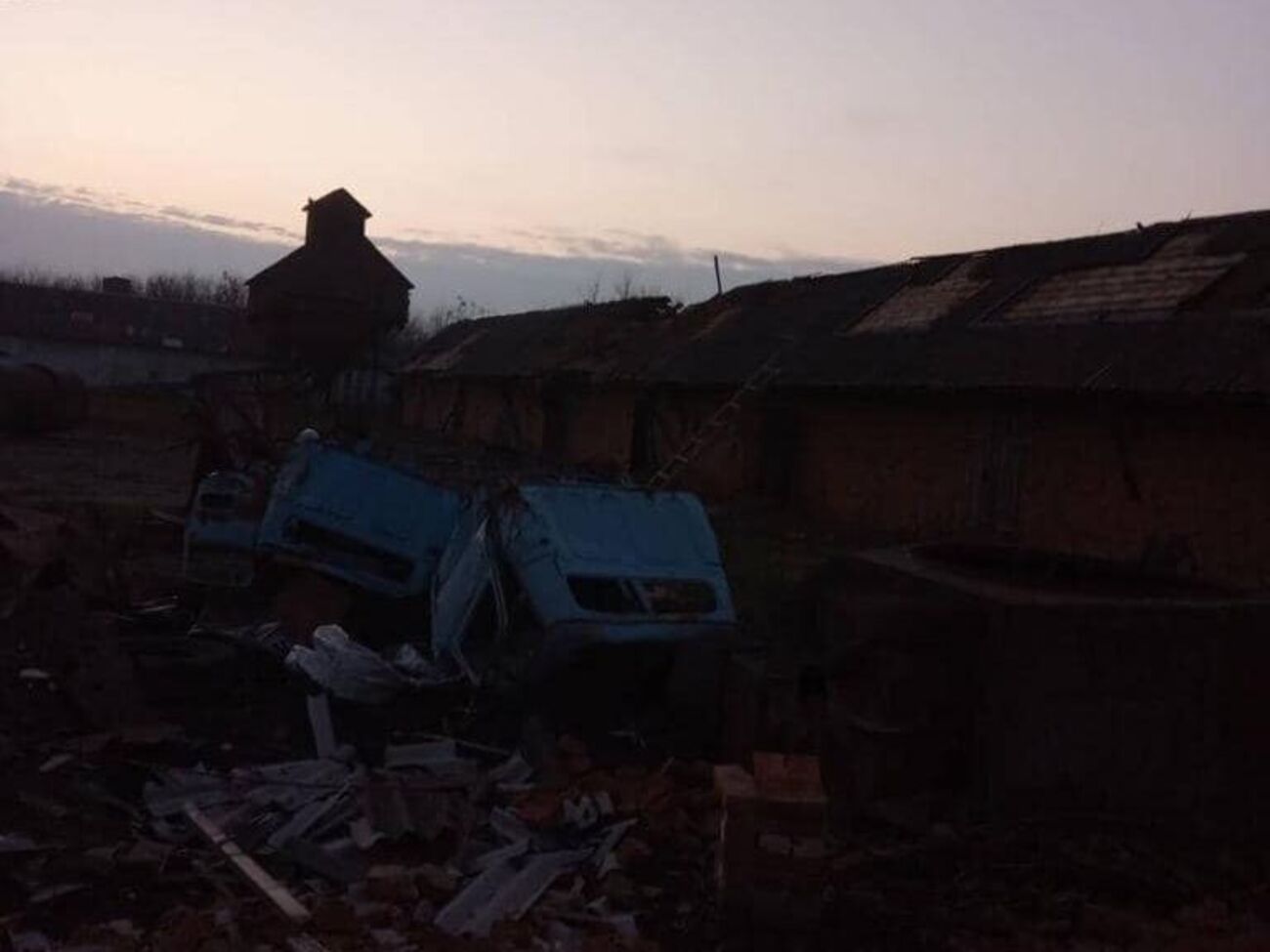 П'ять вибухів пошкодили місцеве фермерське господарство та електролінію у Білопільській громаді, зазначив Живицький
