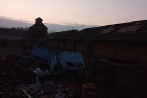 Пять взрывов повредили местное фермерское хозяйство и электролинию в Белопольской общине, отметил Живицкий