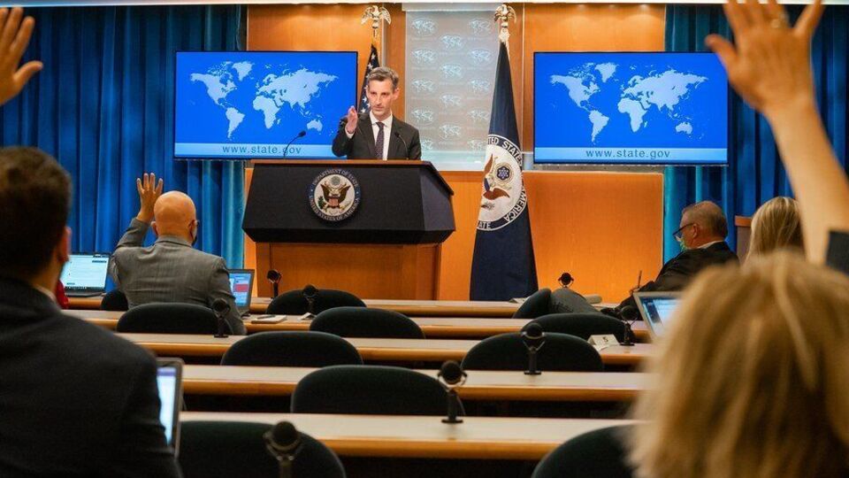 Прайс сказав, що США, НАТО та Євросоюз і далі дотримуються переговорного принципу "нічого про Україну без України"