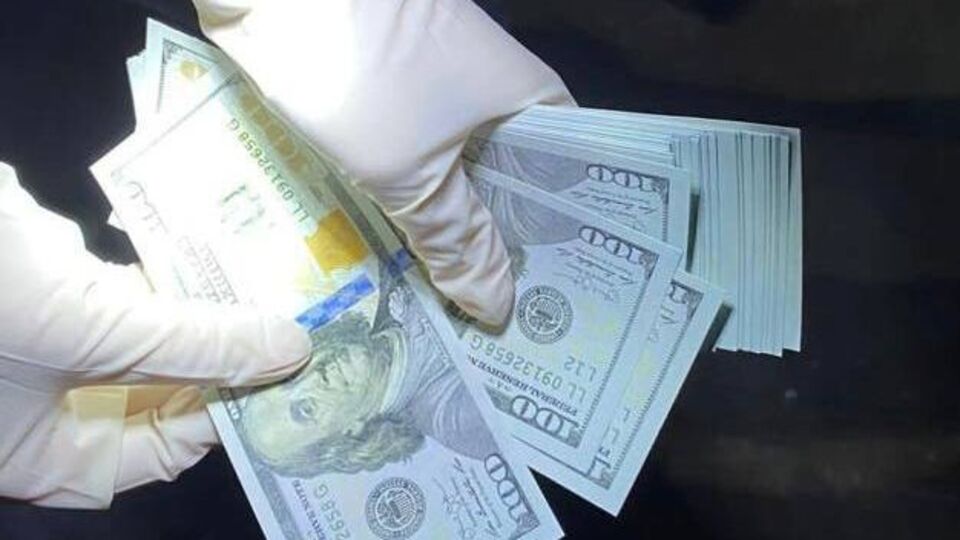 У прокуратурі зазначили, що учасників схеми затримали одразу після одержання грошей