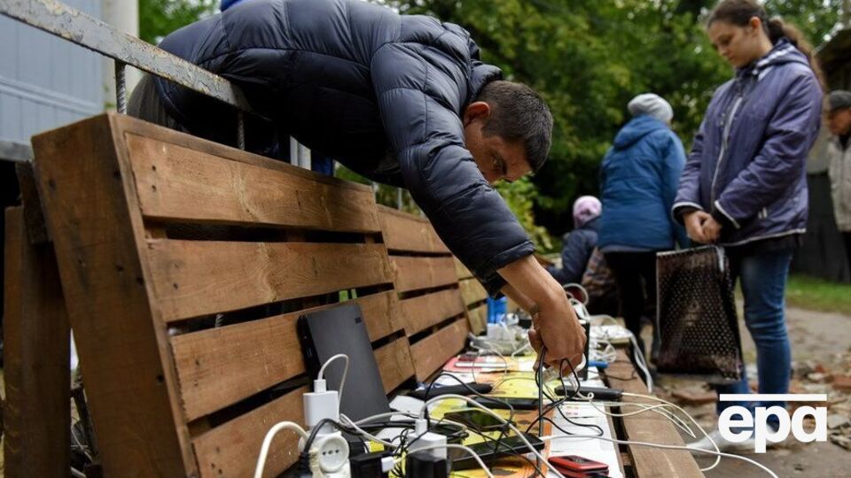 В нескольких областях Украины люди остались без электричества