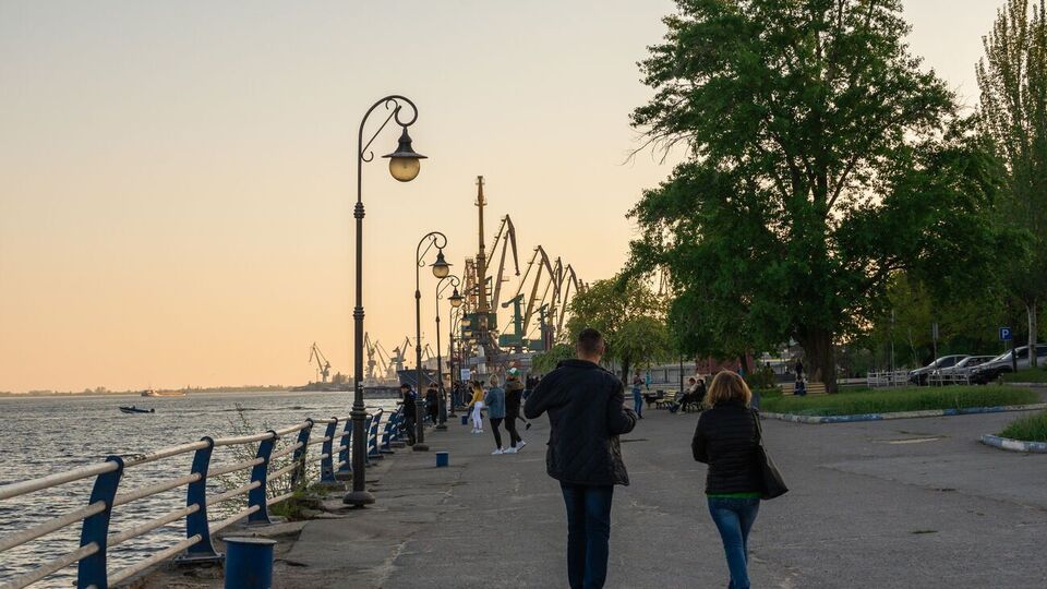 Російські окупанти пропонують жителям Херсона записатися на евакуацію