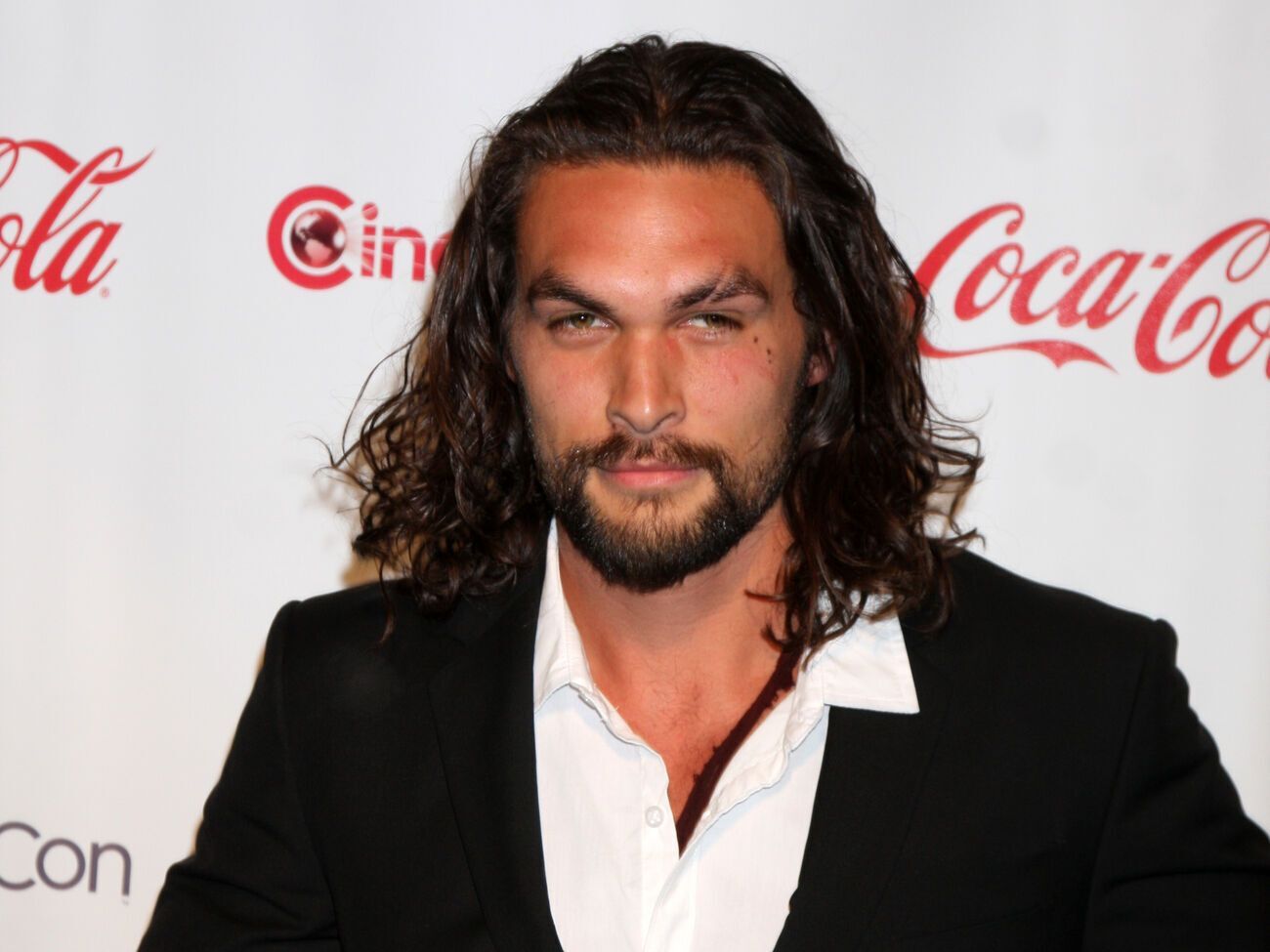 Поросенка Момоа принес со съемочной площадки