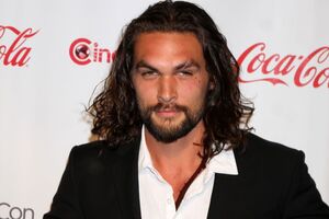 Поросенка Момоа принес со съемочной площадки