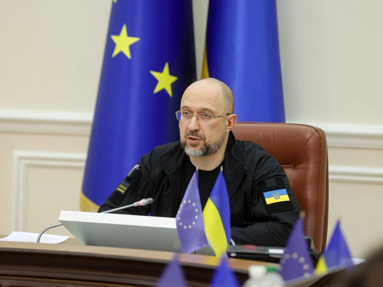 Шмигаль: Опалювальний сезон розпочався попри обстріли, диверсії, кібератаки, які вчиняє Росія