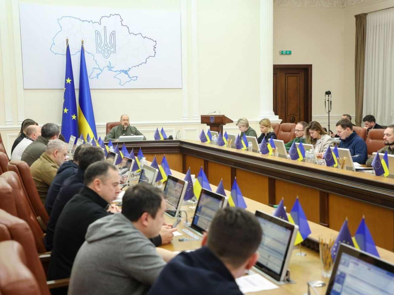 Кабмин принял решение 8 ноября