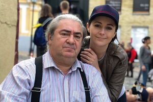 Дочь Малахова назвала день назначения Бенюка худруком Театра на Подоле первым счастливым днем в своей жизни после того, как умер ее отец