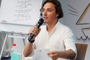 Любка признался, что сам диктант не писал, но "с огромным удовольствием прослушал"