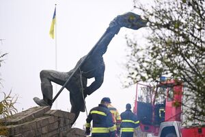 Памятник советским "освободителям" демонтировали