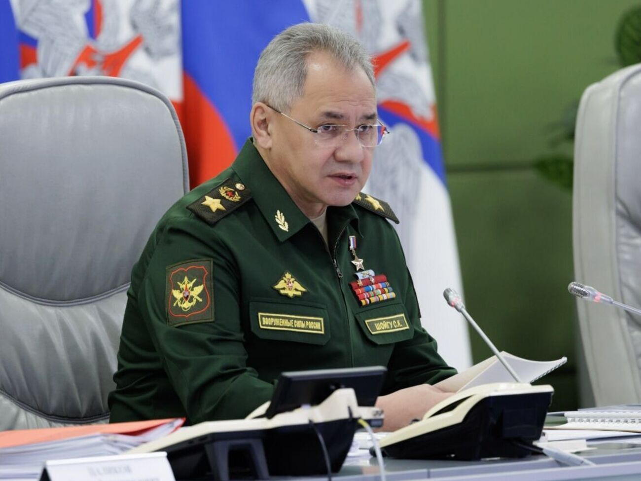 Шойгу (на фото) заслухав доповідь Суровікіна