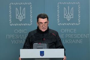 Прежде чем Киев согласится начать какие-либо мирные переговоры, РФ должна полностью вывести свои войска с украинской территории, заявил Данилов