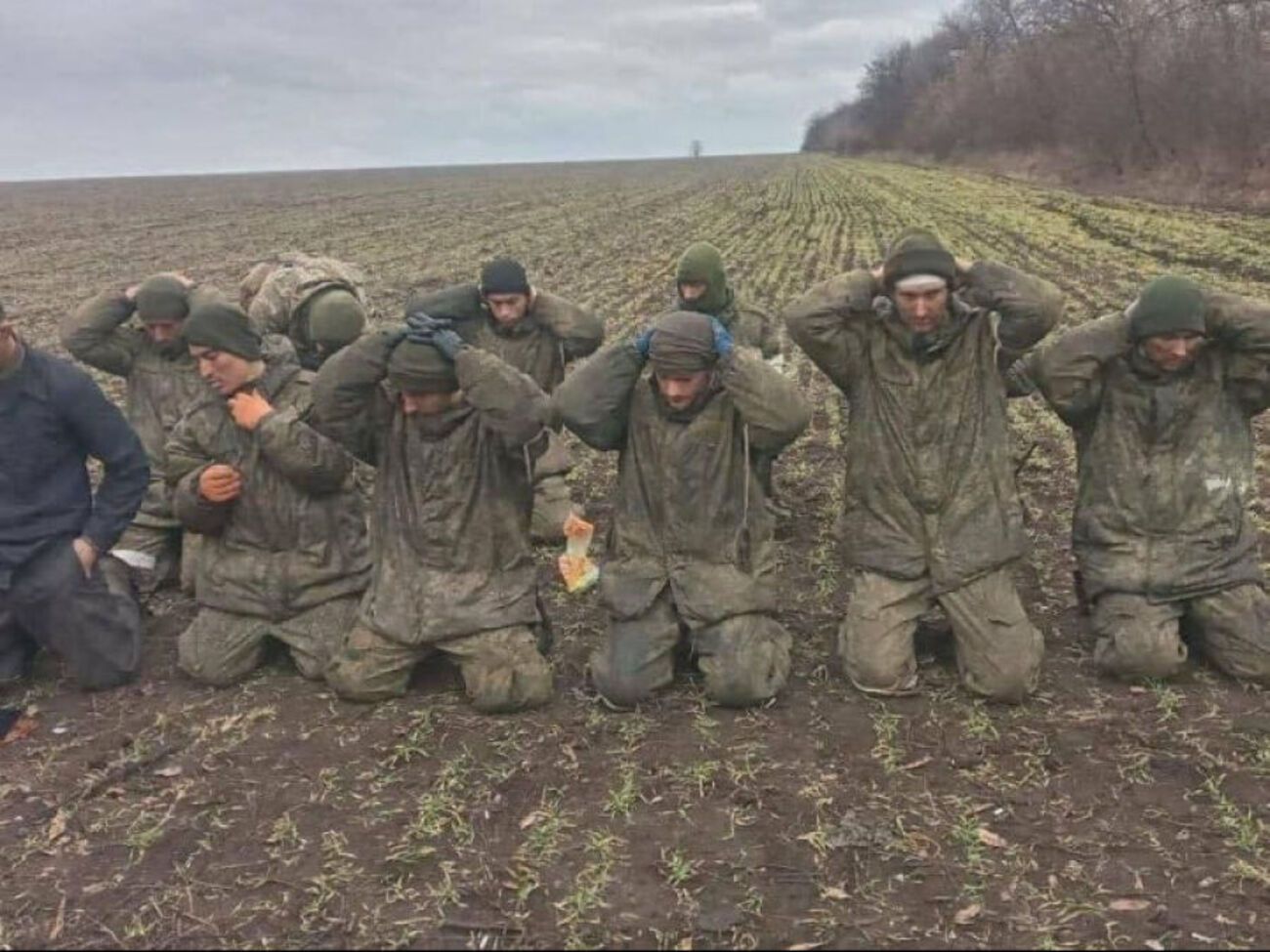Російських полонених з України можуть забрати їхні матері, якщо погодяться приїхати по них